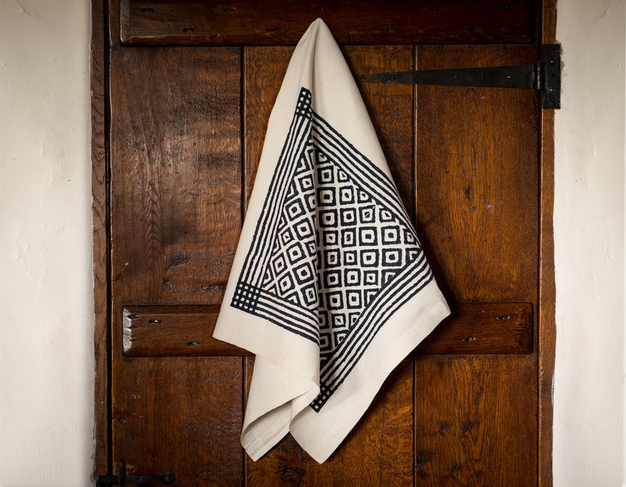 Hand-Printed Vintage Bath Towel – Diamond Black - AllORA