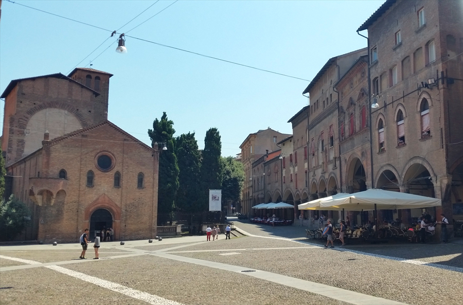 Bologna-Piazza-Santo-Stefano