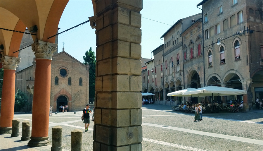 trip to bologna piazza Santo Stefano