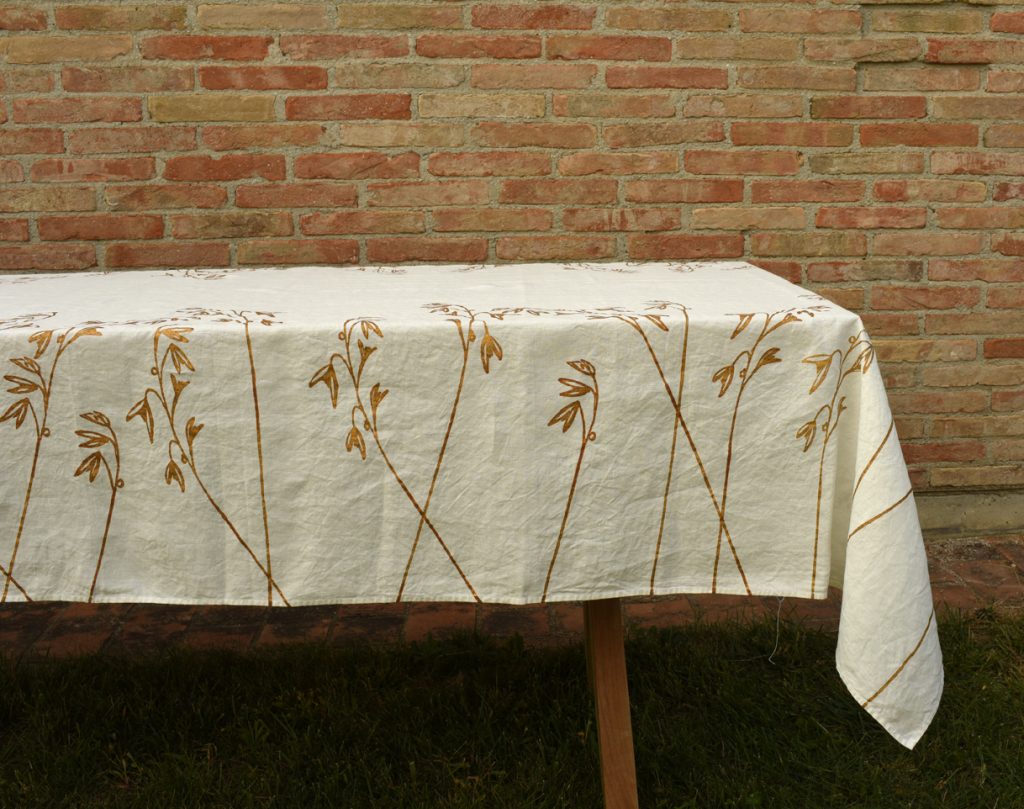 murous-gold-linen-tablecloth