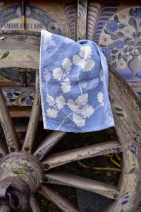 block printed oak leaf linen towel Bertozzi