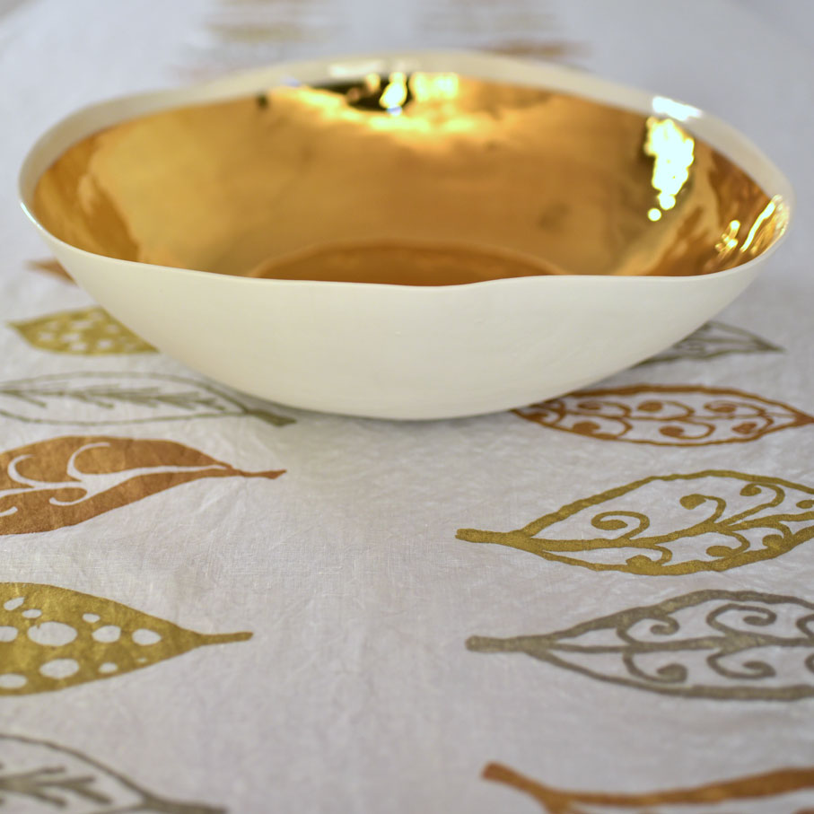 Bertozzi linen and porcelain
