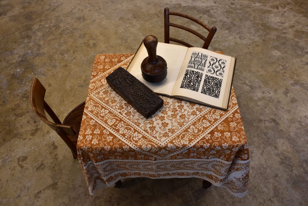 Bertozzi linen tablecloth rust