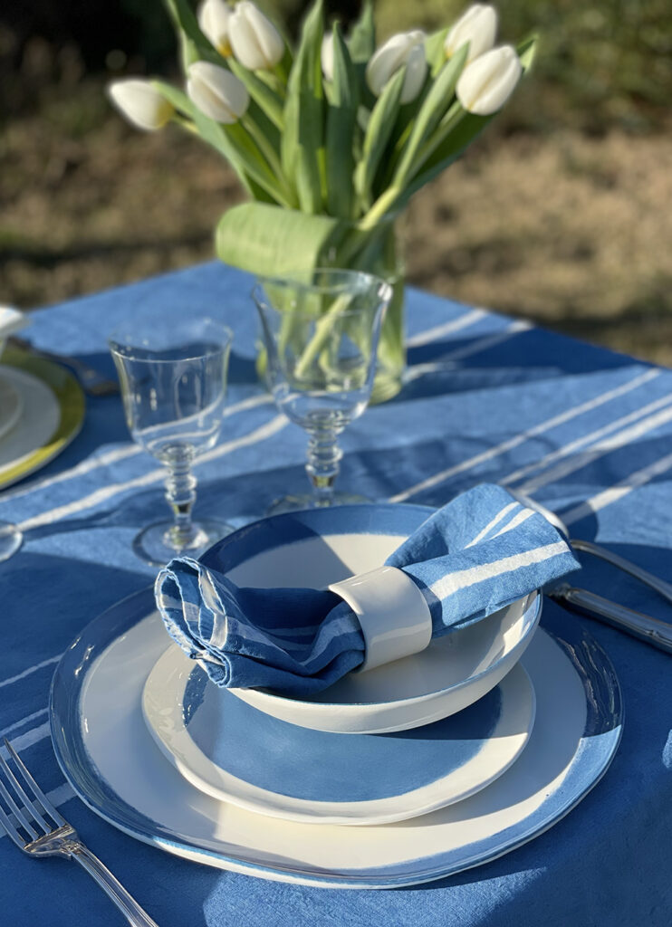 spring table décor with fresh flowers