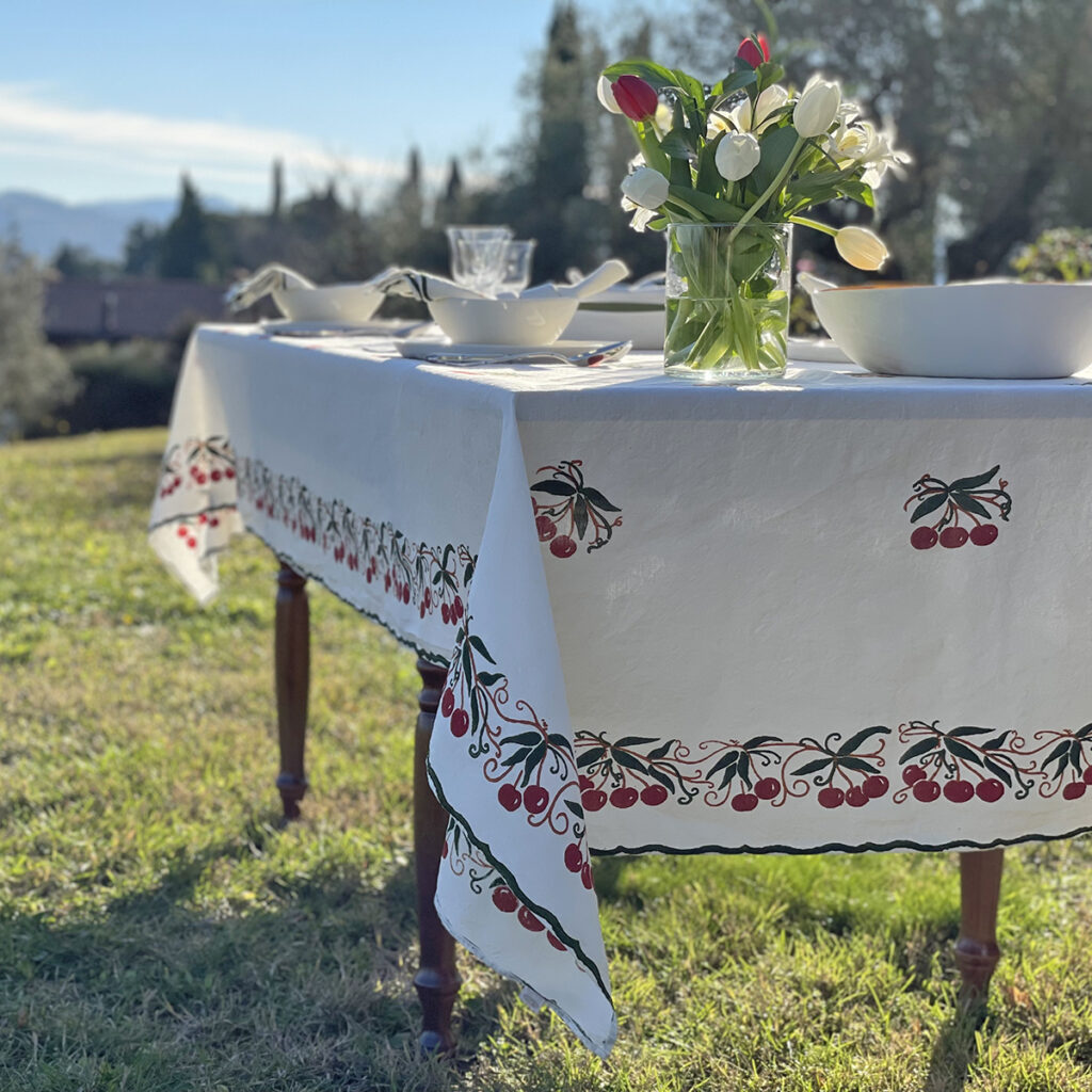 alfresco tablescape with linen tablecloth in cherry design