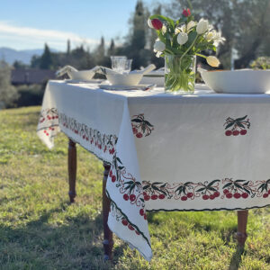 alfresco tablescape with linen tablecloth in cherry design