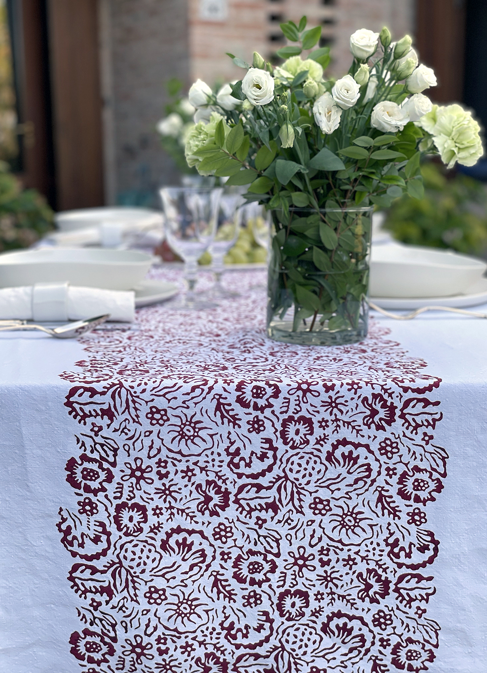 https://www.allorashop.com/wp-content/uploads/2022/09/Hand-printed-linen-tablecloth-Fleure-Sauvage-16.jpg