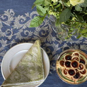 Italian linen green napkin hand-printed in Acanto design by Bertozzi