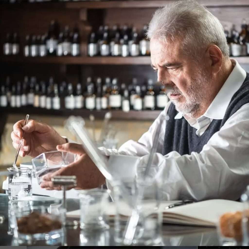 Making handmade perfume in Firenze