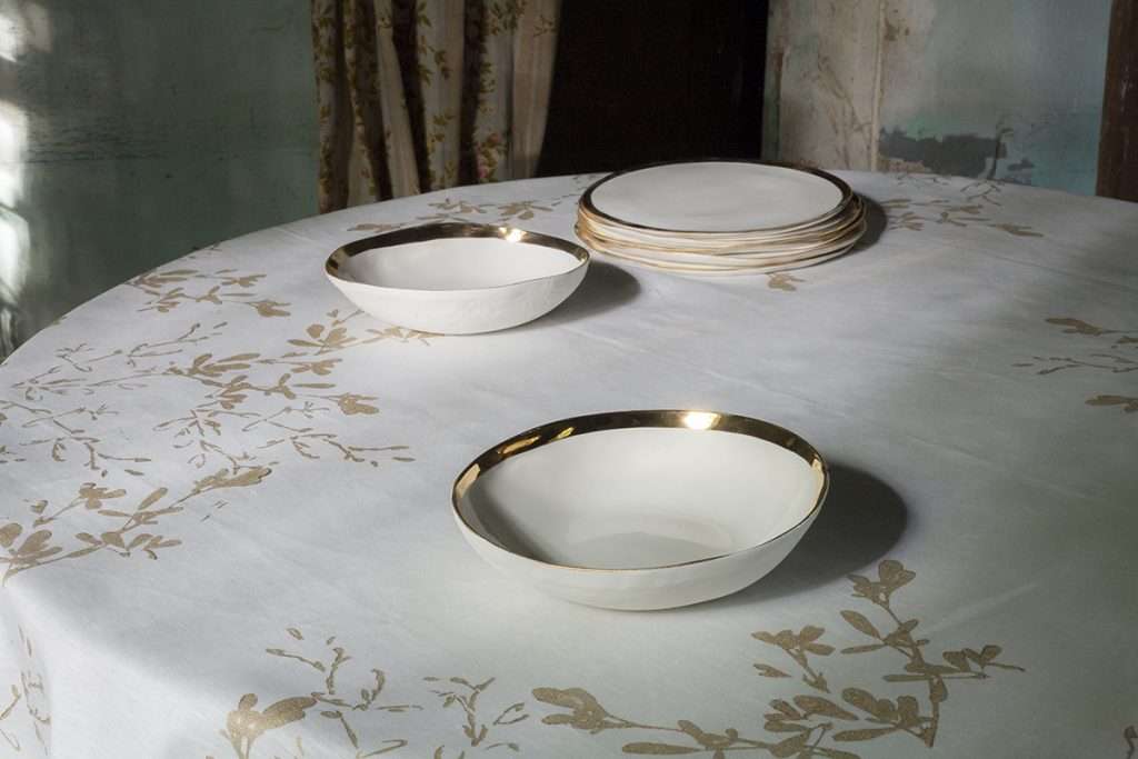 Round linen tablecloth with bloc-printed gold motif